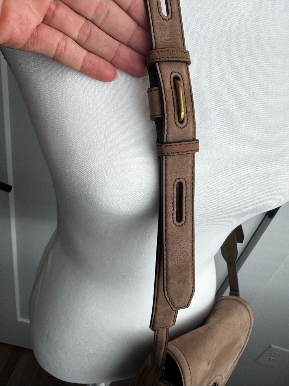 Tory Burch Tan Suede Saddle Crossbody with Gold Ring - Picture 3 of 8